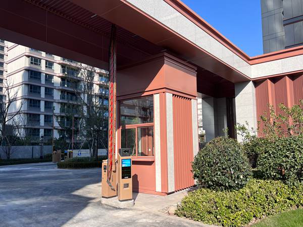 奉发小区大门通道岗亭